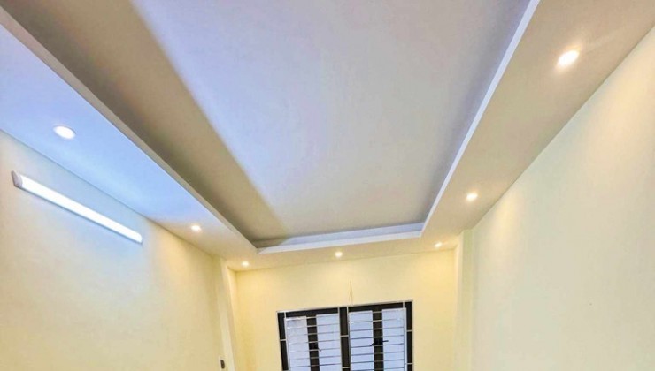 Bán nhà Lĩnh Nam 32m × 5 Tầng hơn 3 tỷ , Vị trí cực đẹp, ngõ nông, gần phố, gần trường, chợ. 0963139980